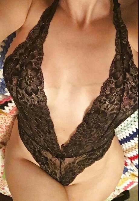 アジアの無料オンリーファンズ 美しい裸 写真