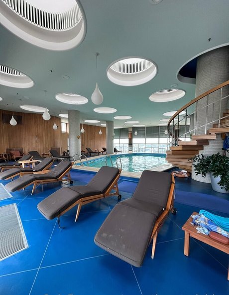 バン・オンリーファンズ セクシー裸 写真