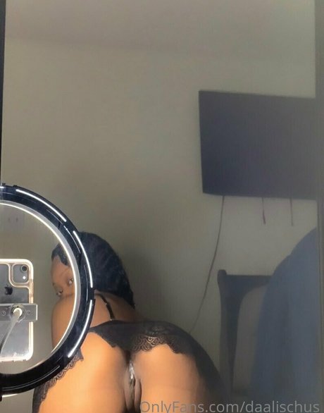 カウガール POV オンリーファンズ ヌード 写真