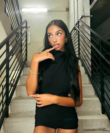 Adriana Kolanovic 写真集