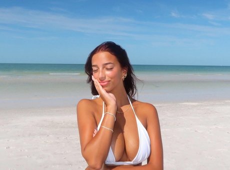 Adriana Kolanovic 裸のモデル 写真