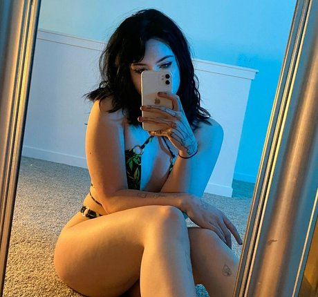 ベビーシッターオンリーファンズ HD 写真