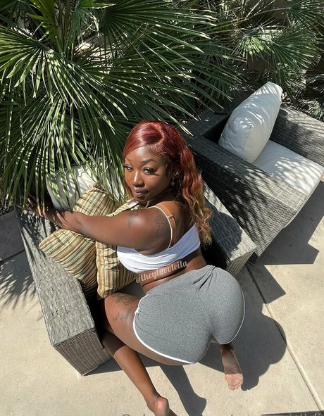 かわいいブロンドのオンリーファンズ ホット 写真