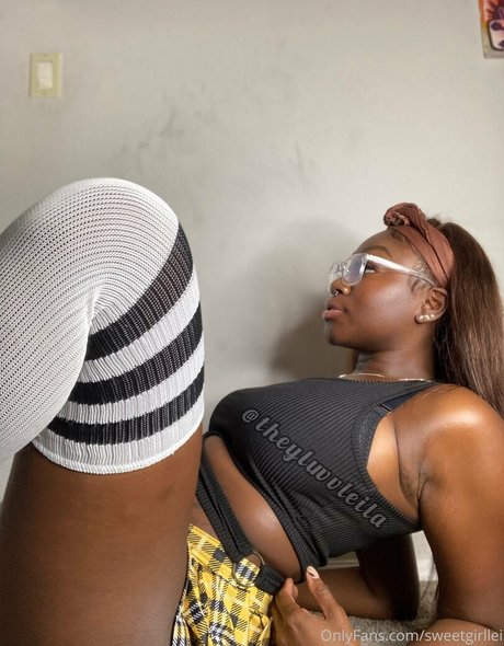 フィリピン人オンリーファンズ 美しいヌード 画像