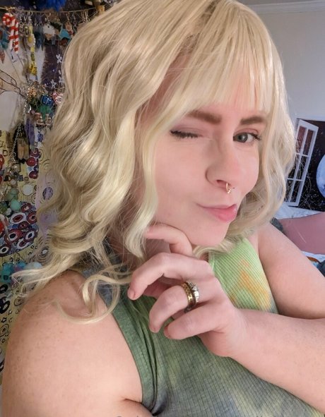 黒檀のランジェリーオンリーファンズ アダルト 写真