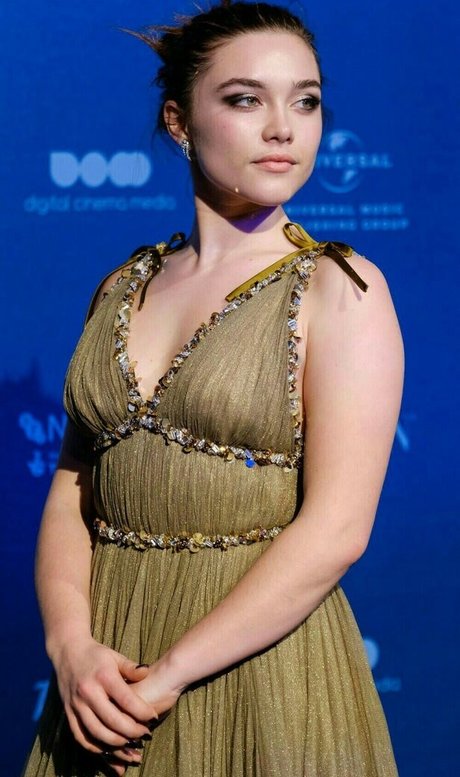 曲線美のブロンドオンリーファンズ エロ 画像