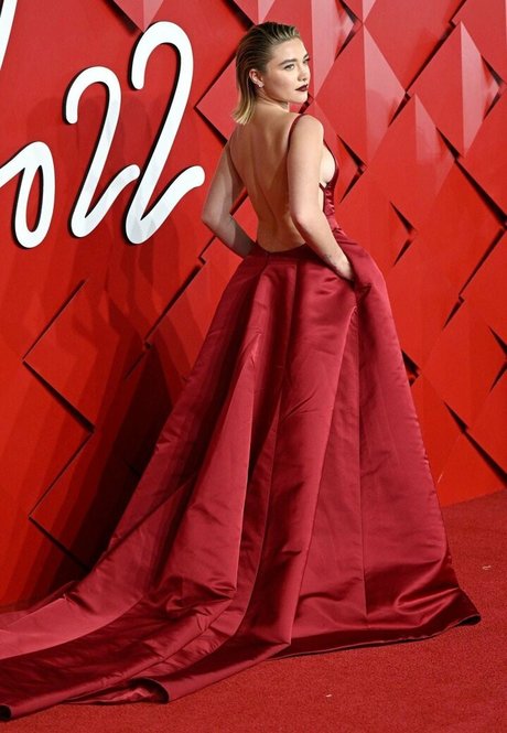 軍事オンリーファンズ えろ 写真