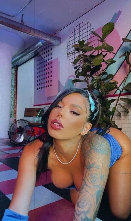 スキニーモデルオンリーファンズ 可愛い 写真