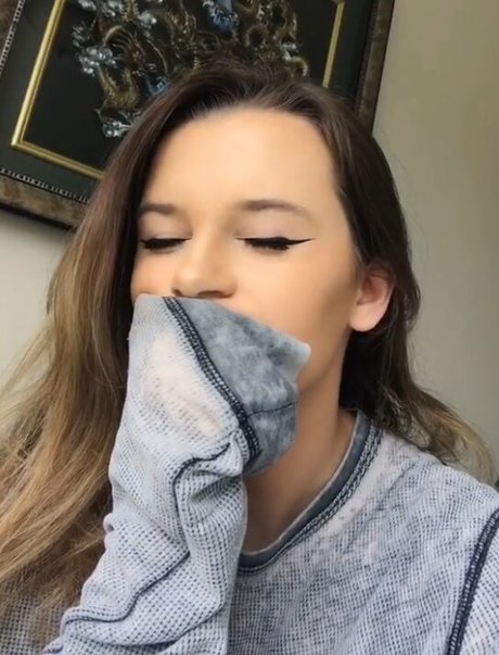 izassassin 美しいモデル 画像