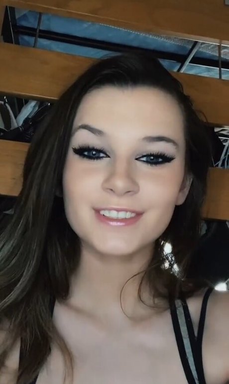 izassassin ポルノスター ヌード 写真