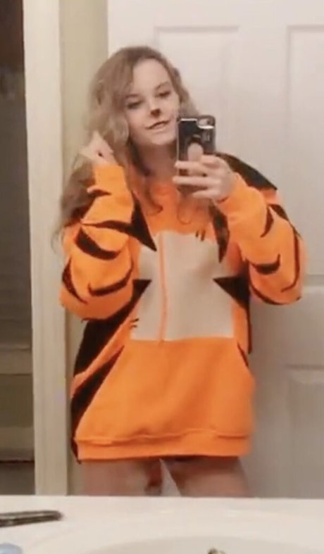 陸軍の熟女オンリーファンズ 無料ポルノ 写真