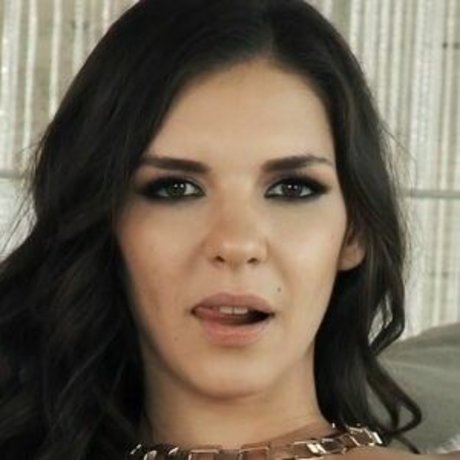 Alina Henessy かわいいスター 写真