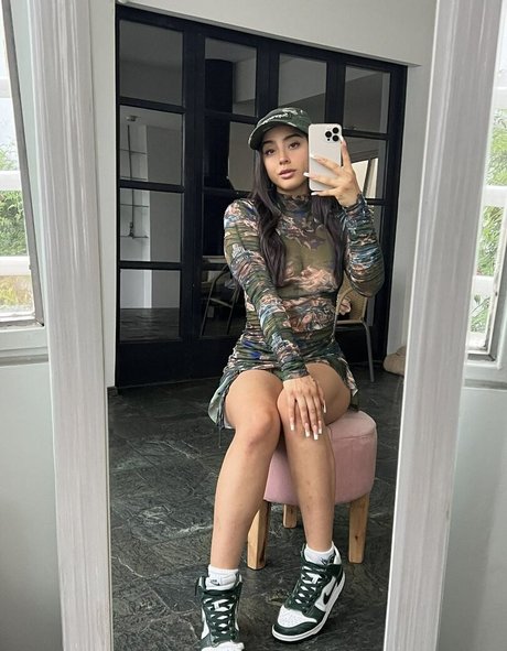 Belenegri ヌードモデル 画像