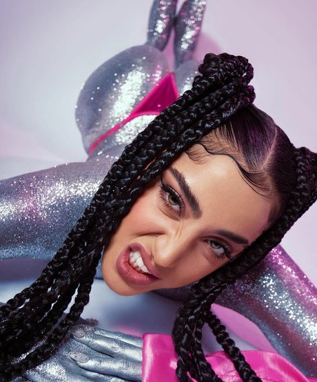 Belenegri エロティック女優 画像