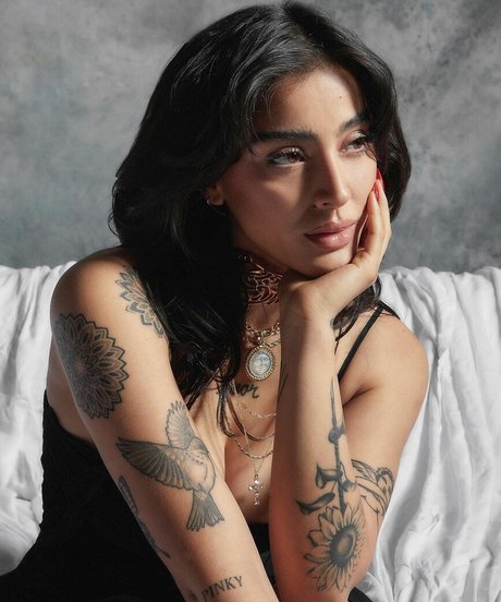 オイルを塗った巨乳オンリーファンズ HD アーカイブ