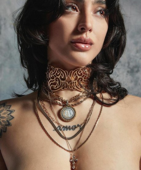 Belenegri エロティックなポルノスター 写真