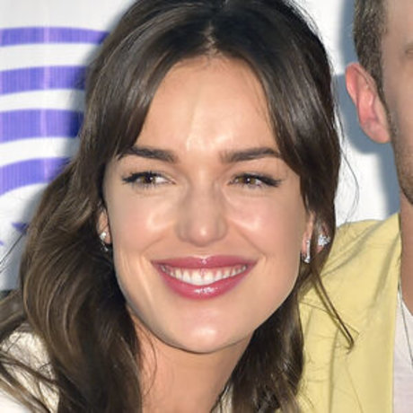 Elizabeth Henstridge 独占モデル 画像