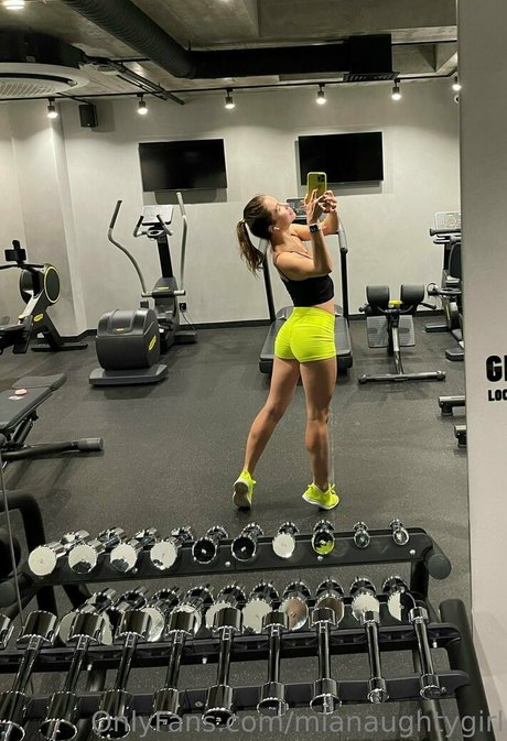 フィットネス熟女オンリーファンズ 無料エロ 写真