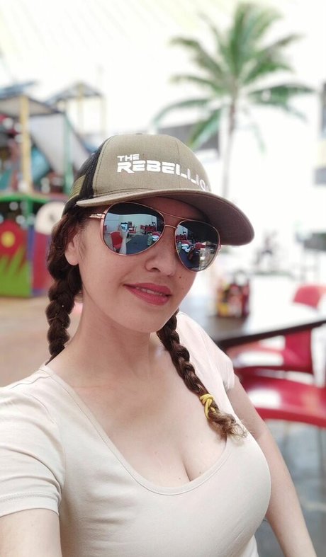 Nina Infinity 女優 写真