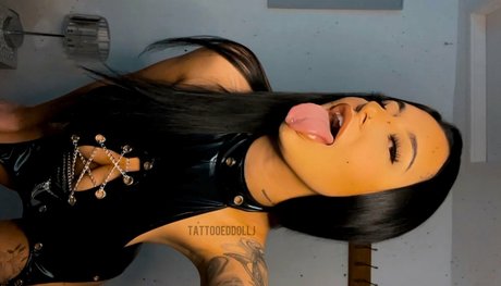 Tattooeddollj ポルノスター パーフェクト 写真