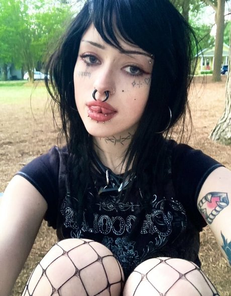 フィットネスガールズオンリーファンズ セクシーヌード 画像