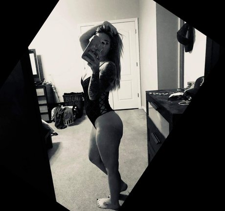 Allie Sin 美しいモデル 写真