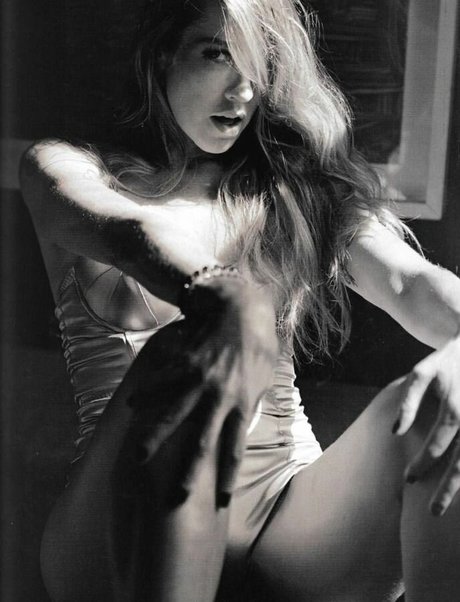 Luana Piovani ポルノスター アート 写真