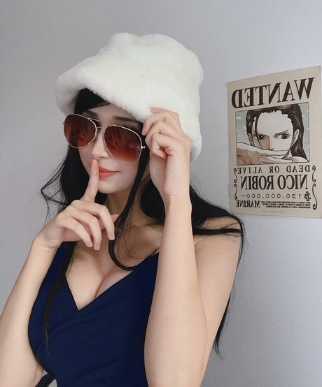 曲線美の女の子オンリーファンズ 美しいヌード 画像