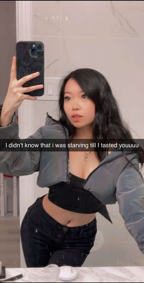 ランジェリーヌードオンリーファンズ ホットヌード 写真