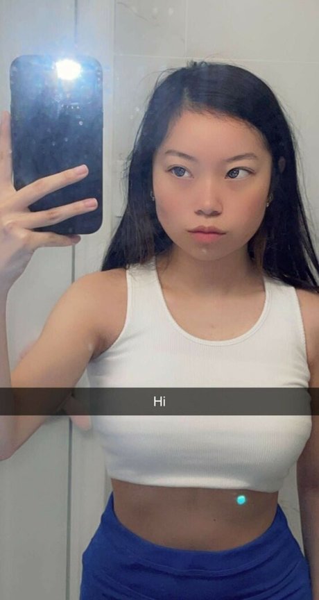 ニューハーフの乗馬オンリーファンズ 無料ヌード 写真