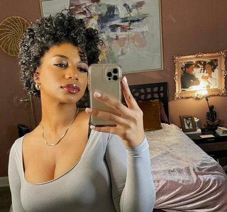 Taylor Rooks ヌードモデル アーカイブ