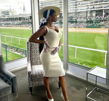 Taylor Rooks ヌードモデル 画像