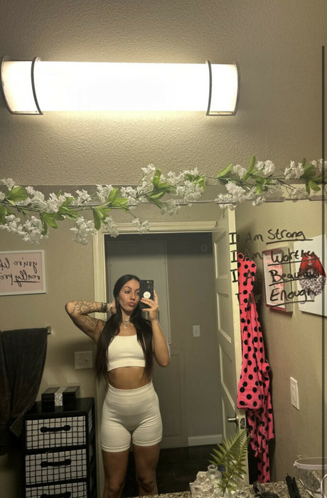 Tori Ortiz ポルノ女優 写真