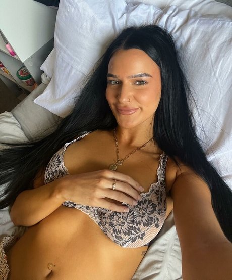 Louise Reid 可愛いモデル 画像