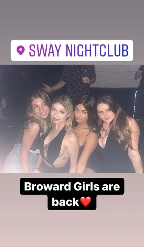 熟女のおっぱいオンリーファンズ ポルノ ギャラリー