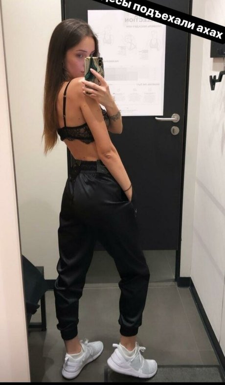 Stopannya 裸のスター 写真