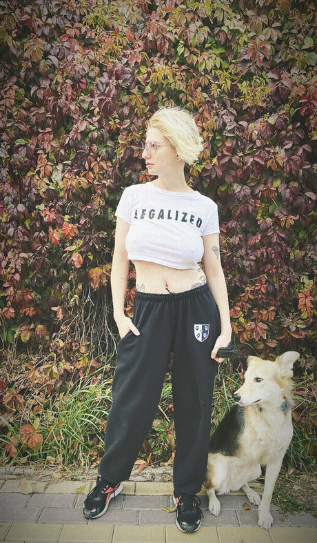 パイズリ オンリーファンズ アートポルノ 画像