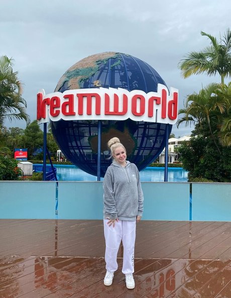 巨尻熟女オンリーファンズ アートヌード 写真