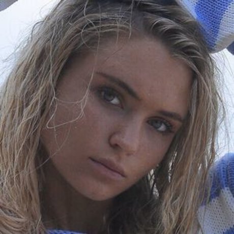 Lucie Rose Donlan ポルノモデル 画像