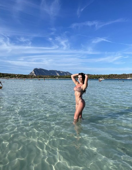 Andrea Kuoni ポルノスター セクシー 画像