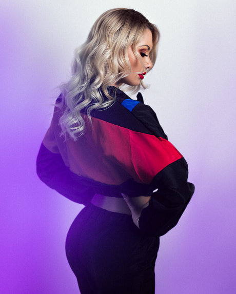 Andrea Kuoni 美しいモデル 画像