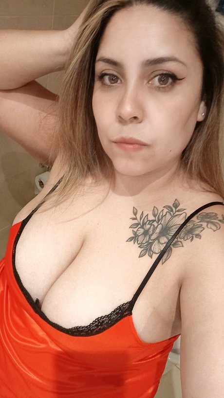 Alma 裸のモデル 画像