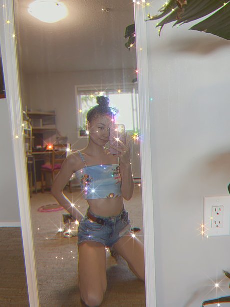 Kira Dawn FREE モデル 写真