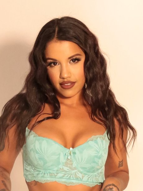 Nina White_ 完璧なスター 写真