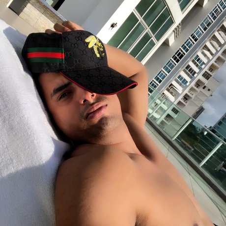 oscar enrique Casta eda rosales エロティック女優 画像