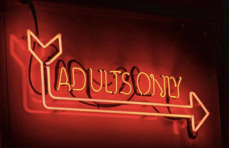 ビーチの熟女オンリーファンズ 無料セクシー ギャラリー