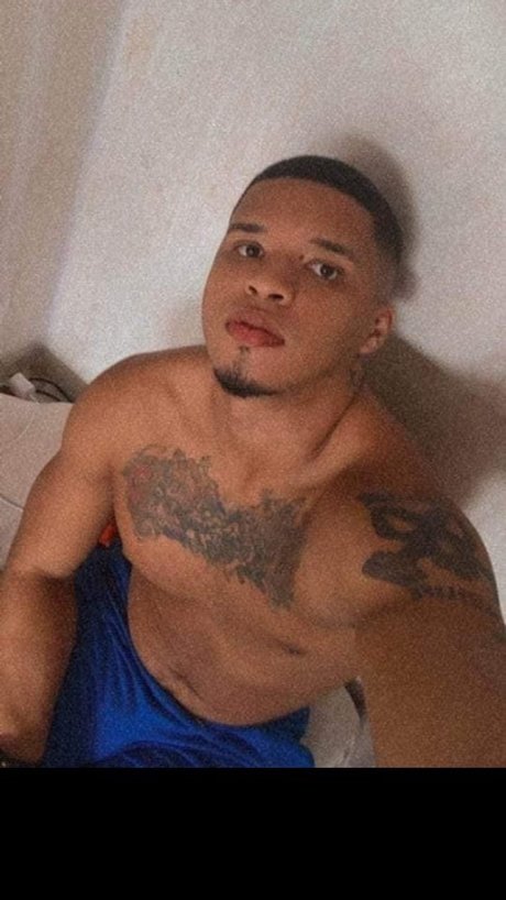 ALEXIS ARARAT_ かわいいポルノスター 写真