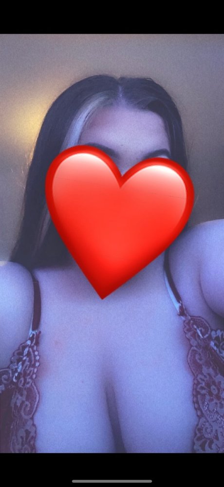 ぽっちゃりブロンドのオンリーファンズ アート裸 画像