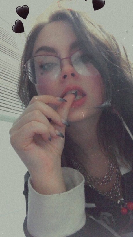 Get on your knees xxxモデル 写真