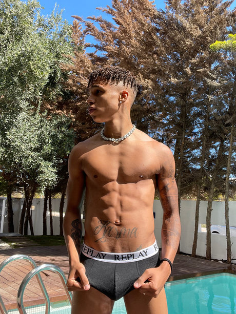 Kevin Olivera 女優 ギャラリー